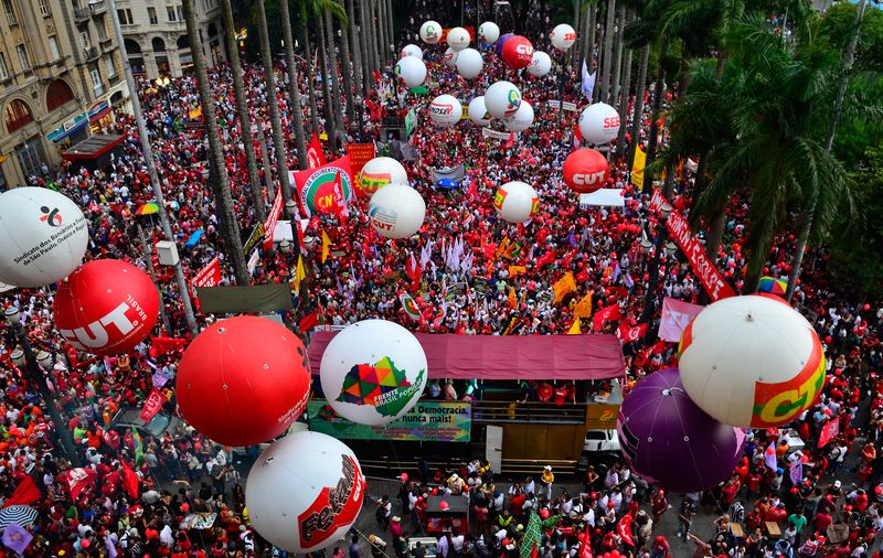 Ato contra impeachment reuniu 40 mil na praça da Sé