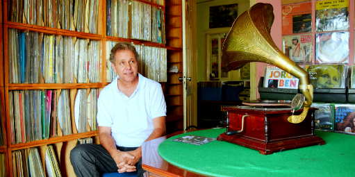 Entre cachorros, implosões e discos de vinil 