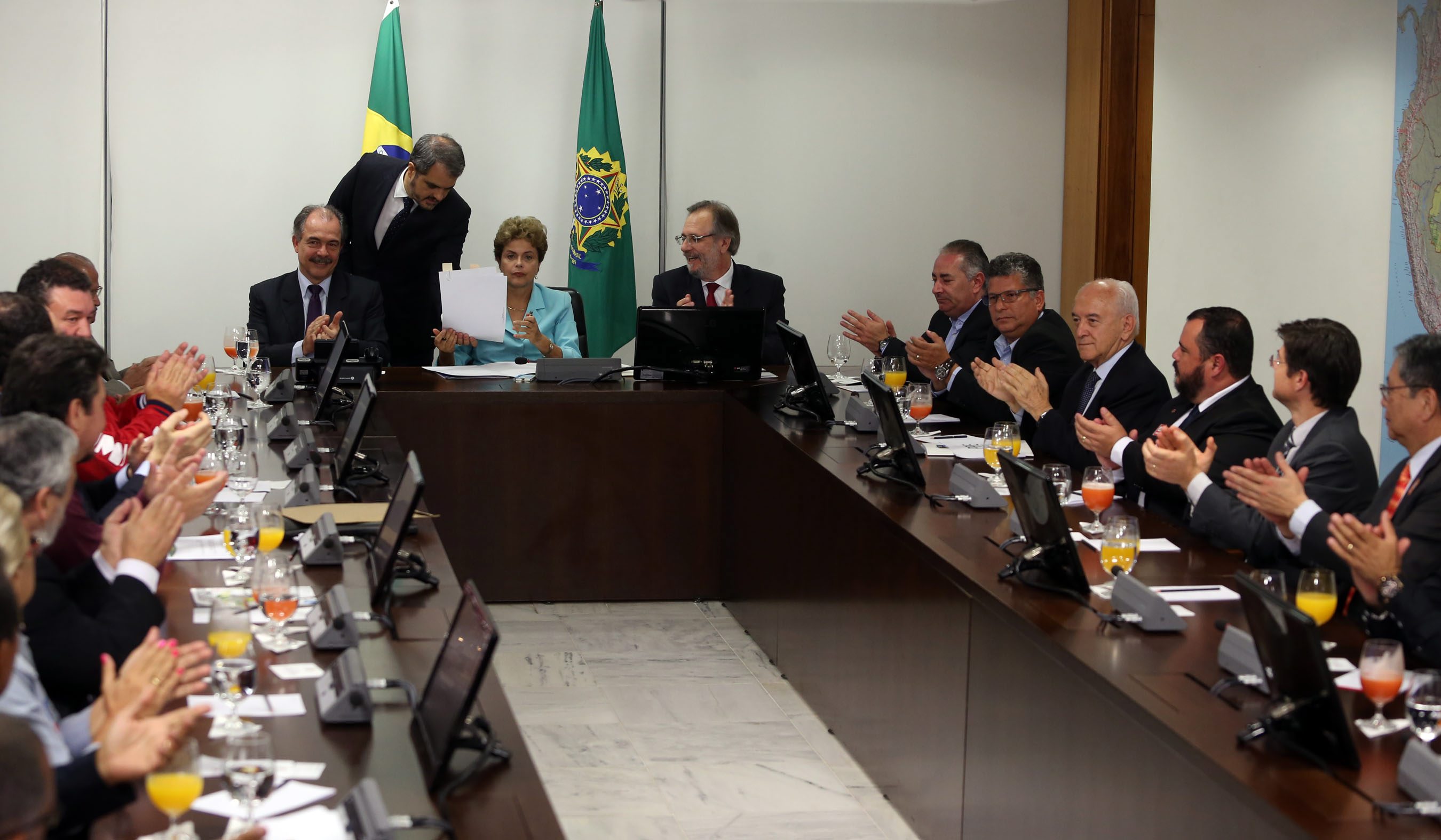 Governo cria programa para manter empregos na crise