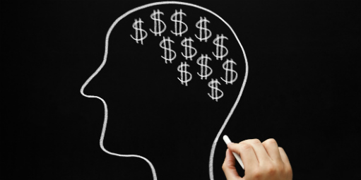 Para diminuir custos, empresas levam produção para dentro de casa