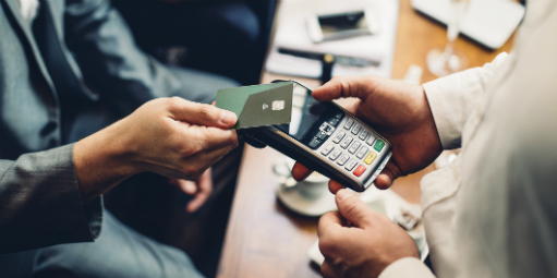 Pagamento eletrônico cresce, enquanto cai o uso de cheques