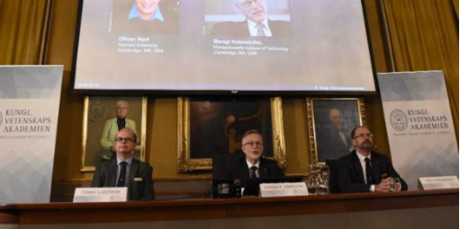 Dupla leva Nobel de Economia por teoria do contrato