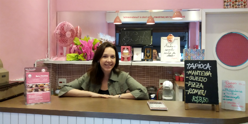 A jovem que deixou uma startup para vender bolos da vovó