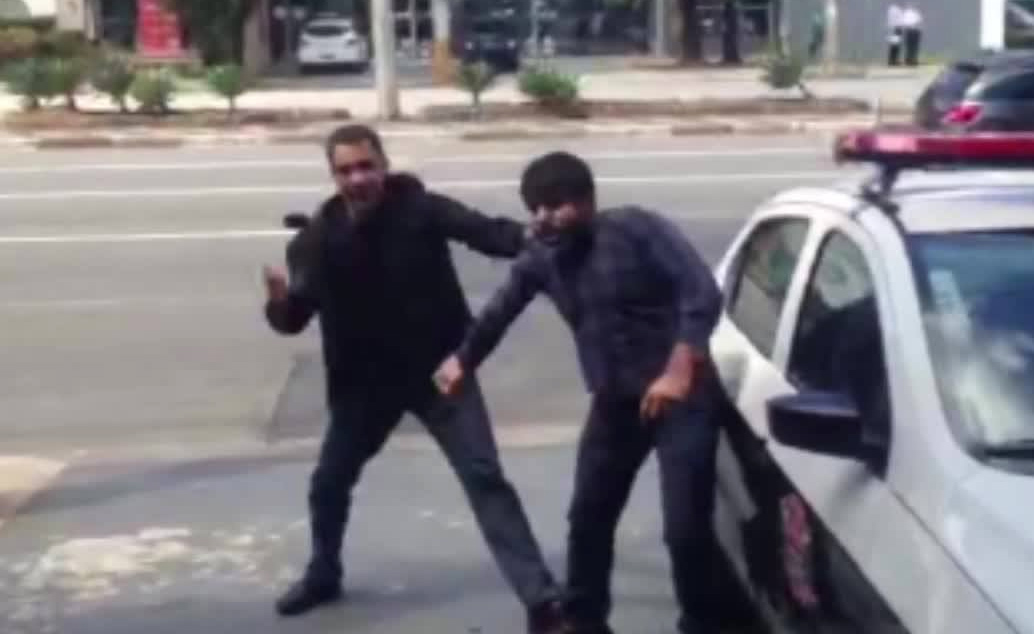 Policial que agrediu comerciante iraniano  é condenado a 11 anos 