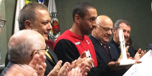 Exemplo de inclusão social, Serginho do vôlei recebe o Marco da Paz