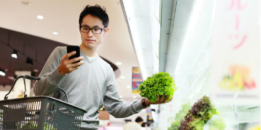 Consumidor entre 18 e 35 anos prefere comprar em loja física