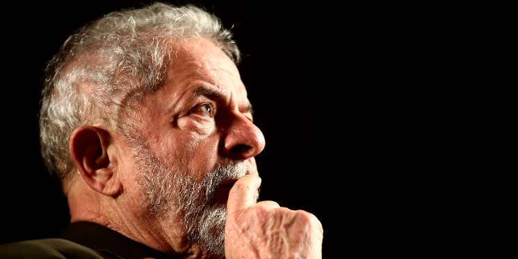 Lula é condenado a 12 anos de prisão em ação sobre sítio de Atibaia