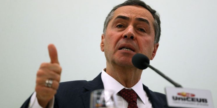 "Precisamos de menos Estado e mais iniciativa privada", diz Barroso