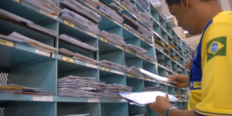 Tesoura nas estatais: governo quer se livrar de um terço delas