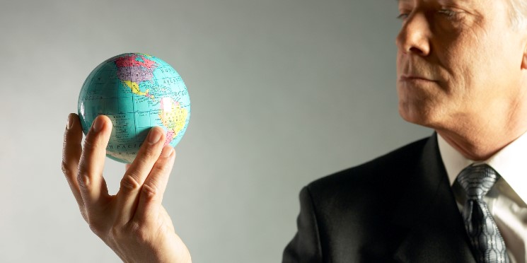 Desaceleração da economia mundial traz riscos financeiros