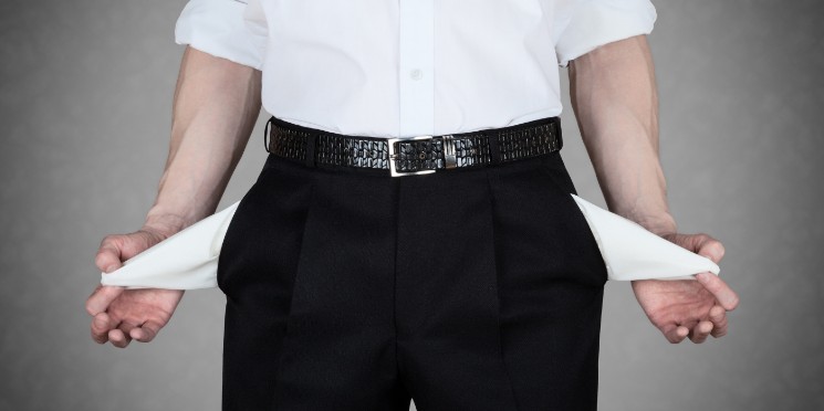 70% dos brasileiros usarão 13º salário para pagar dívidas ou poupar 