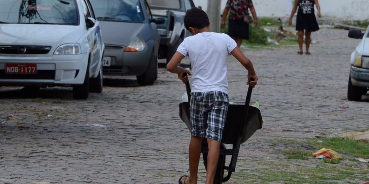 Projeto do legislativo paulista quer cassar licença de quem usa mão de obra infantil