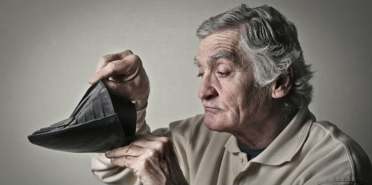 Confiança do consumidor cai 9,8 pontos em março, diz FGV