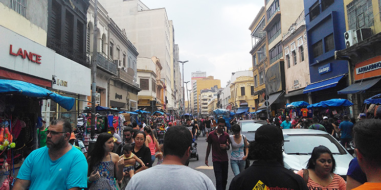 Comércio cria mais da metade dos empregos em outubro 