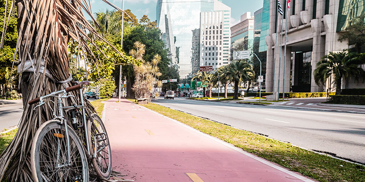 "Vamos consultar os comerciantes antes de fazer ciclovia"