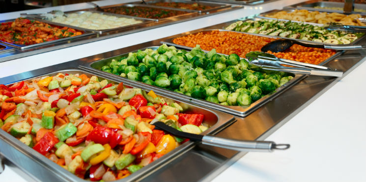 A cada dez restaurantes no Brasil, seis trabalham com o sistema self-service