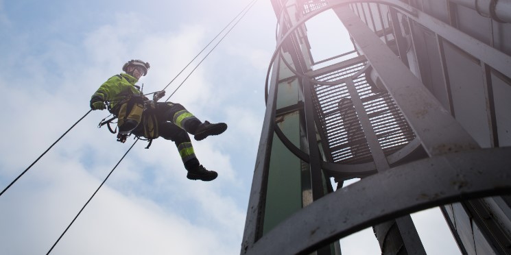Volume de serviços cresce 0,3% em abril