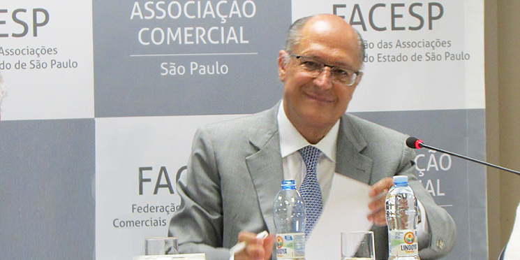 Alckmin propõe "colchão tributário" para conter preços de combustíveis