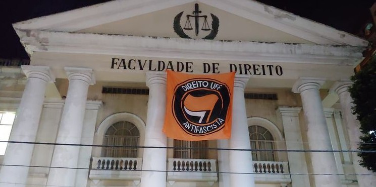 Universidade sem lei, país sem conhecimento