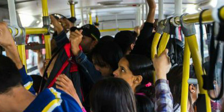 97% das mulheres já foram assediadas no transporte público