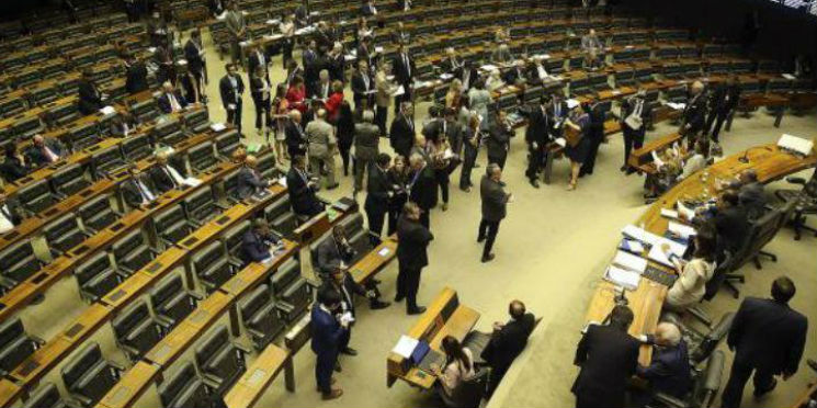 Empresários e advogados são maioria entre candidatos 