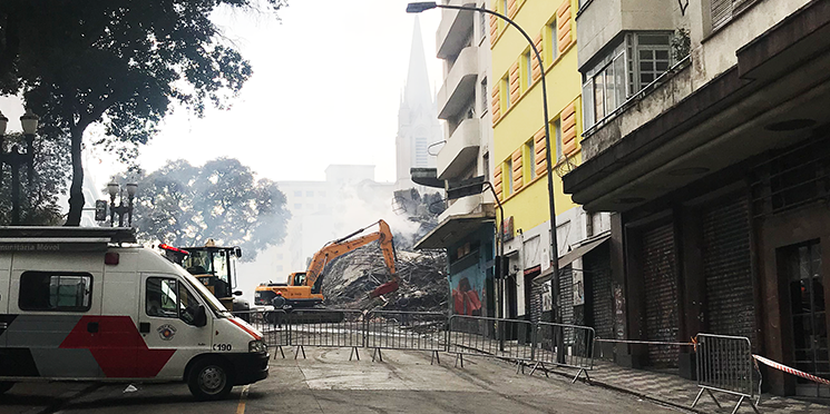 Ilhados no Largo do Paissandu 