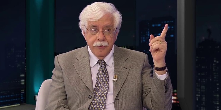 "A democracia vive em risco permanente no País"