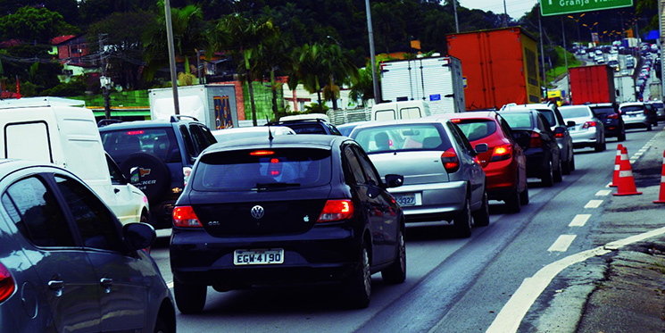 Em SP, viagens de carro demoram 35% a mais do que o previsto