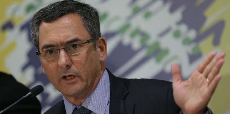 Reonerar a folha de pagamentos é opção para governo