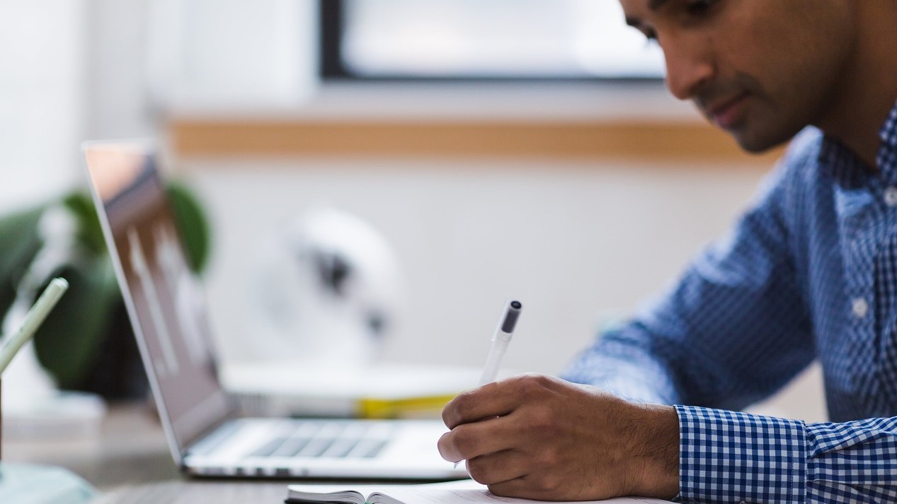 Mercado de trabalho: FGV aponta quarta queda seguida