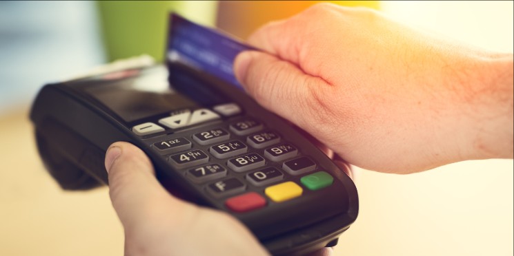 Cartões movimentam R$ 720 bilhões no 1º semestre
