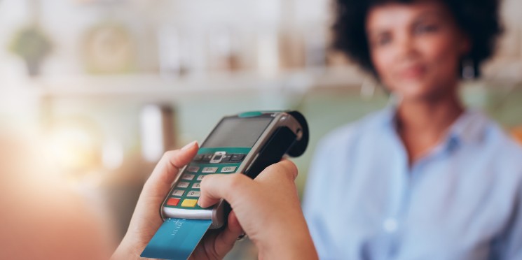 Compras com cartão cresceram 52% no segundo trimestre 