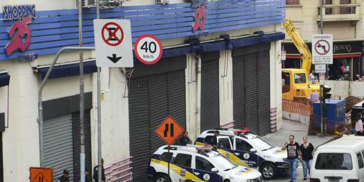 25 de Março tem shopping interditado
