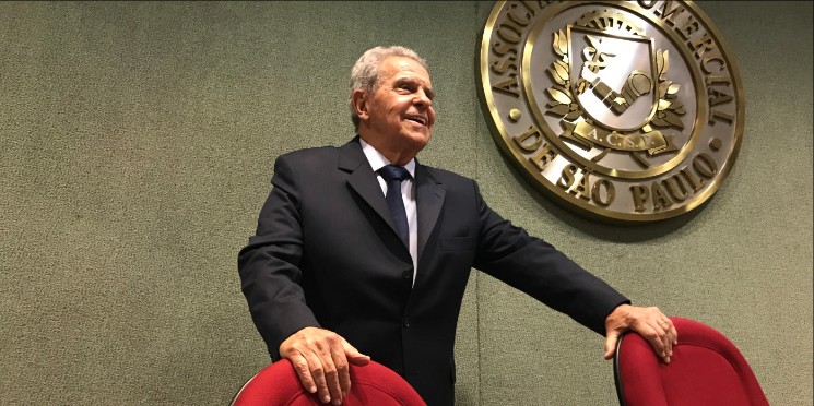 Para Burti, a economia resiste em se expandir