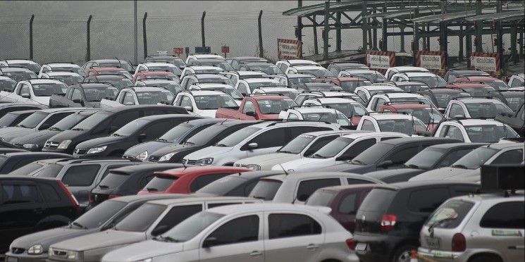 Aumento na produção de veículos puxa alta de bens duráveis