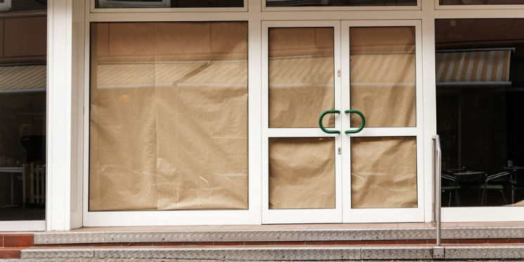 Crise fechou mais de 46 mil comércios em 2016