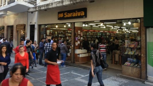 Saraiva fecha mais três livrarias
