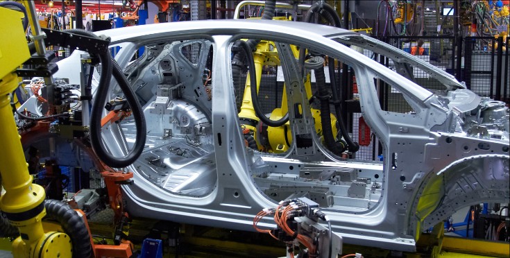 Greve e enchentes derrubam produção de veículos em março