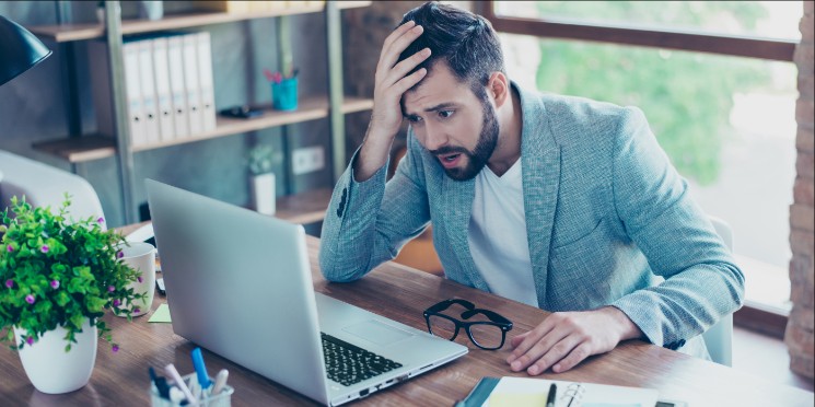 -Mas, vem cá. E aí?!