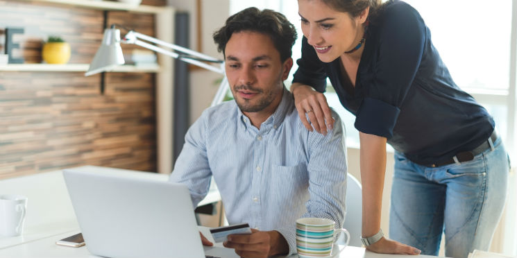 Computador é o meio preferido para comprar pela internet