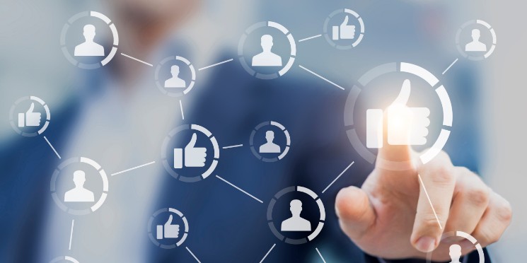 Facebook é multado por violação de privacidade no Reino Unido