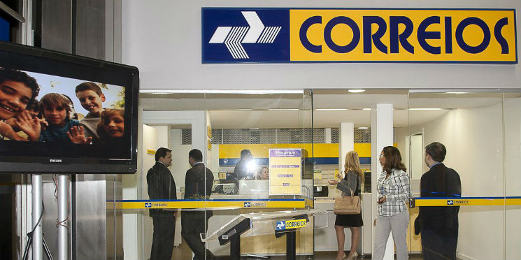 Correios suspendem greve