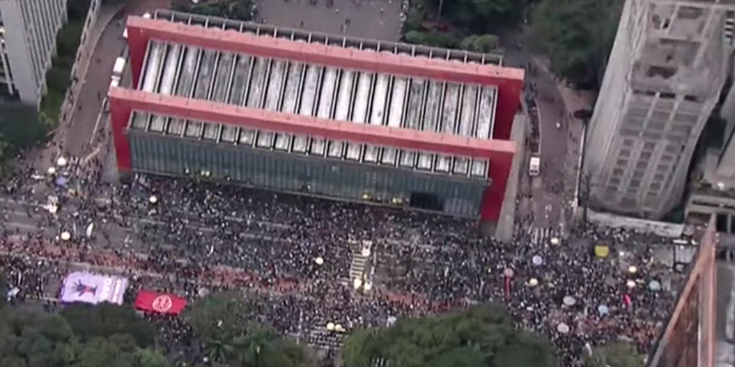 Protestos contra cortes na educação alcançaram 170 cidades 