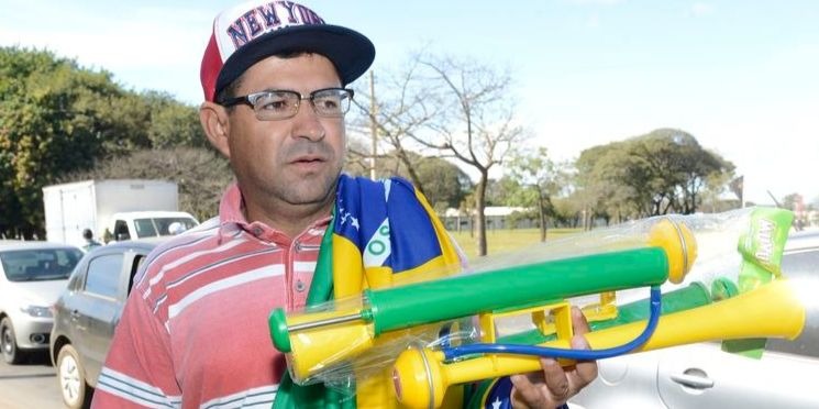 Cai a participação do salário no orçamento das famílias