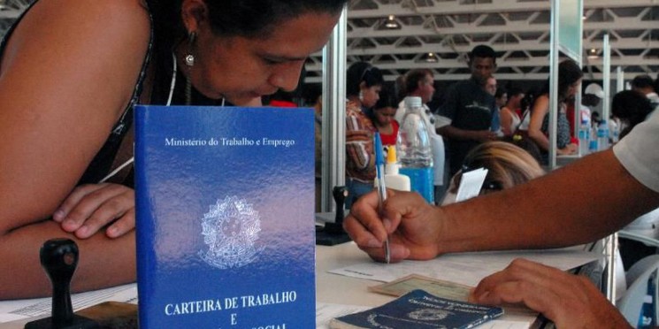 Taxa de desemprego fecha 2019 em 11,9%
