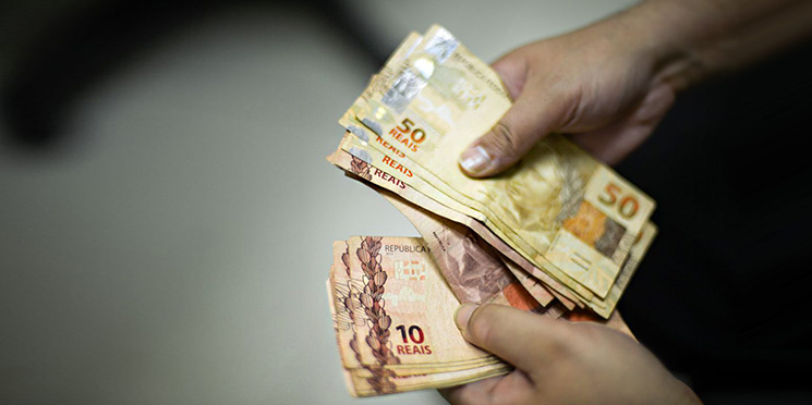 Auxílio emergencial: 77% dos solicitantes receberam o benefício