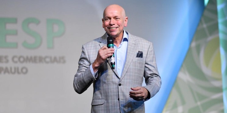 "Empresas não devem ficar imóveis ou podem desaparecer”