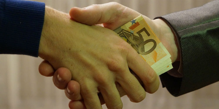 Pais e cônjuges são os mais abordados para empréstimo de nome 