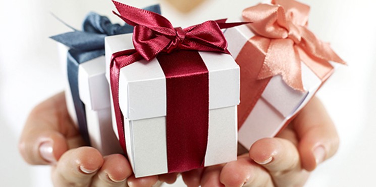 O dinheiro está curto. Mas não vai faltar presente neste Natal