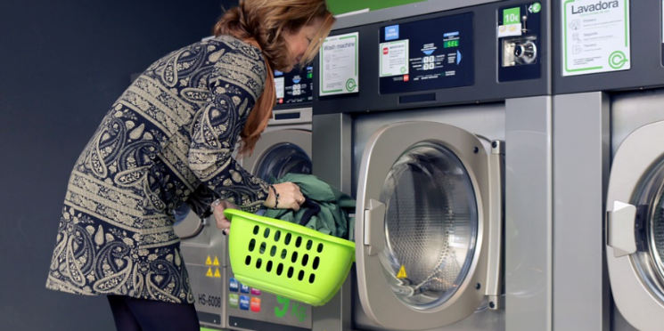 Serviços encerra sequência de dois meses de alta 